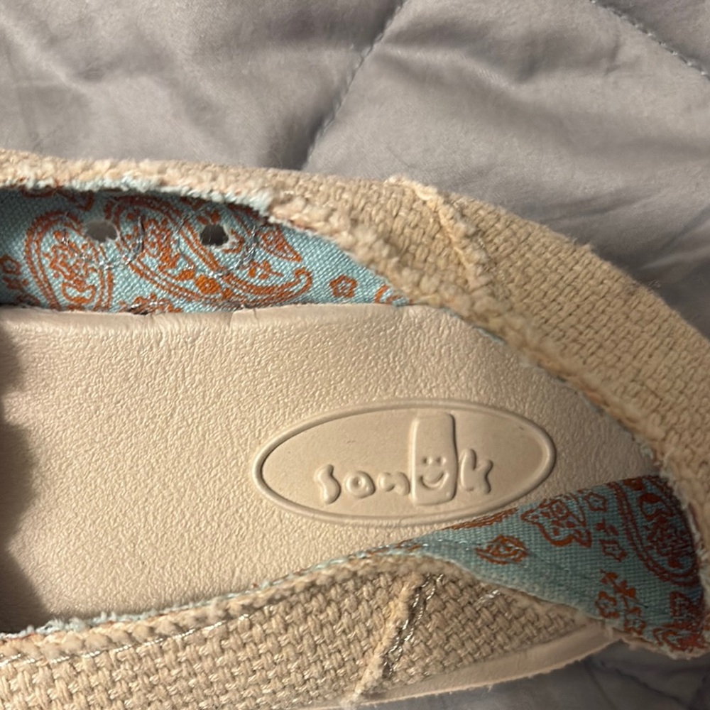 Sanuk Women's Cream Slip-On Shoes - Picture 3 of 6